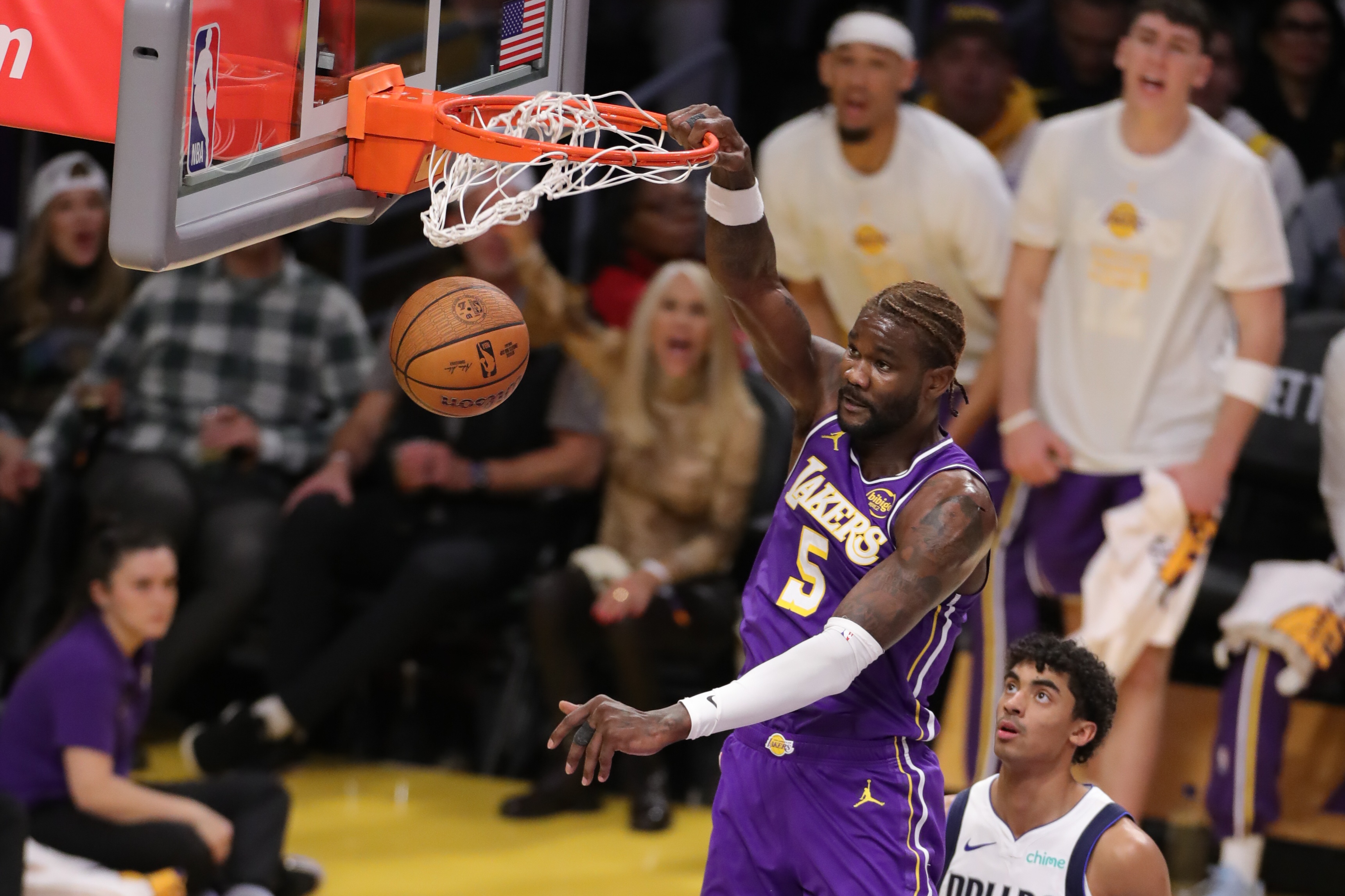 开云首页体验-帕森斯：艾顿这种内线总嫌球权不够 但真给你打反而会让你露馅