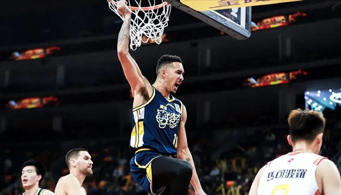 萨姆纳和奎因已经把宏远当家！真心喜欢这里，希望带领广东夺冠|广东宏远|广东男篮|徐杰|深圳男篮|篮板_新浪体育_新浪新闻