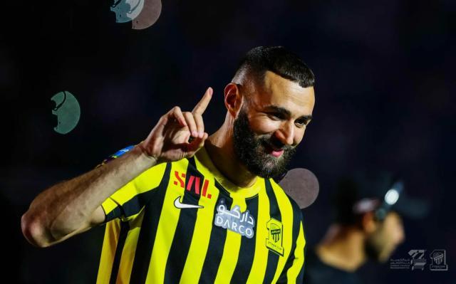 开云平台中国-年收入排行榜 C罗笨马内少前3 姆巴佩第5 梅西第6