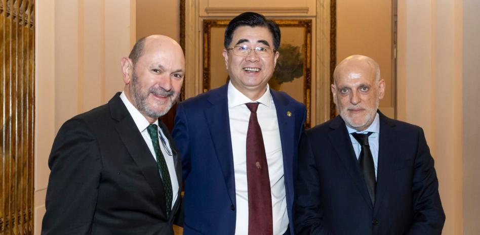 开云官网首页-宋凯：中国人民热爱皇马和巴萨；教练们正在拉玛西亚参与合作