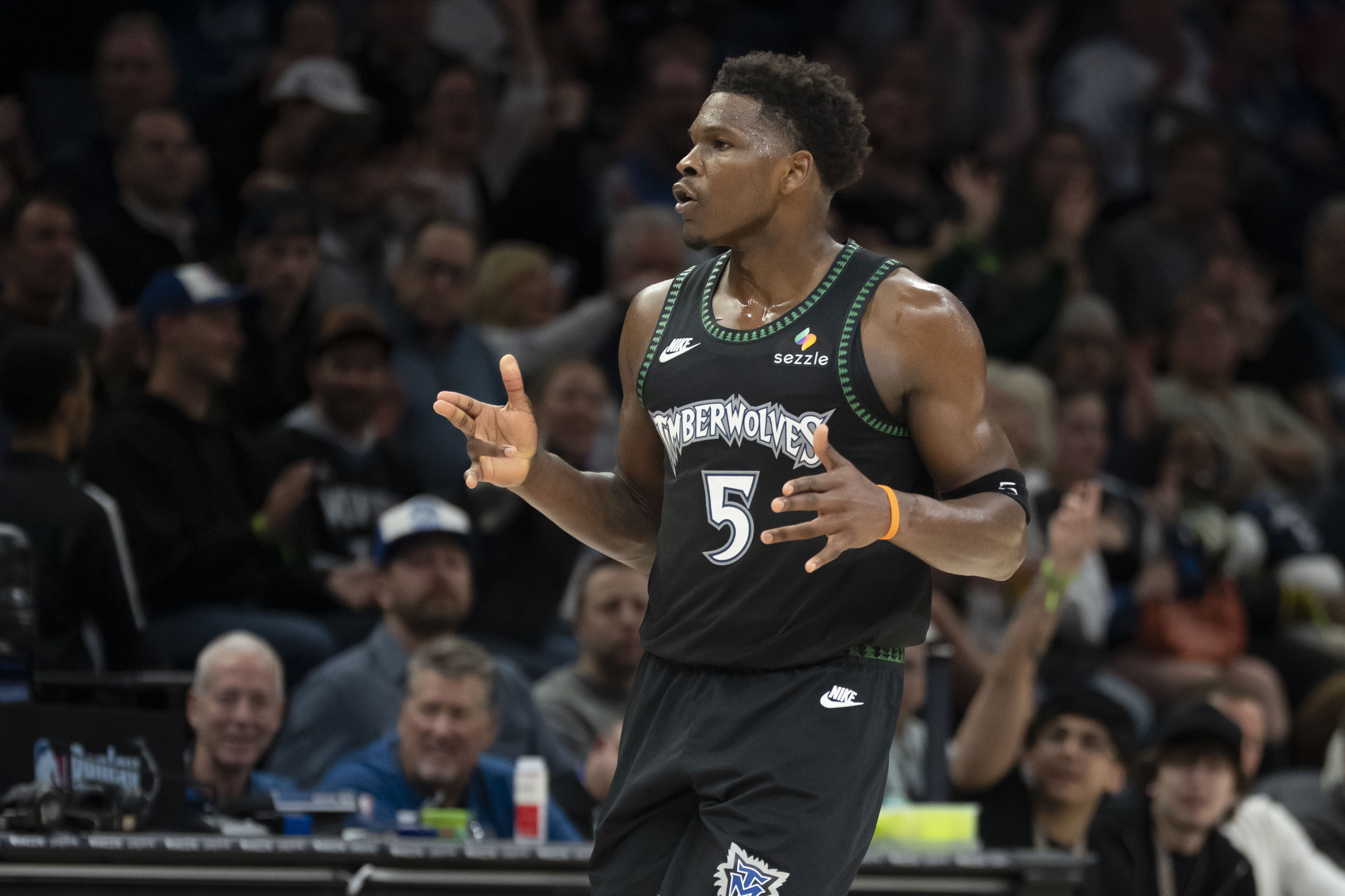 迟到不影响状态！华子替补复出22分钟13中7砍17分4助 正负值+29